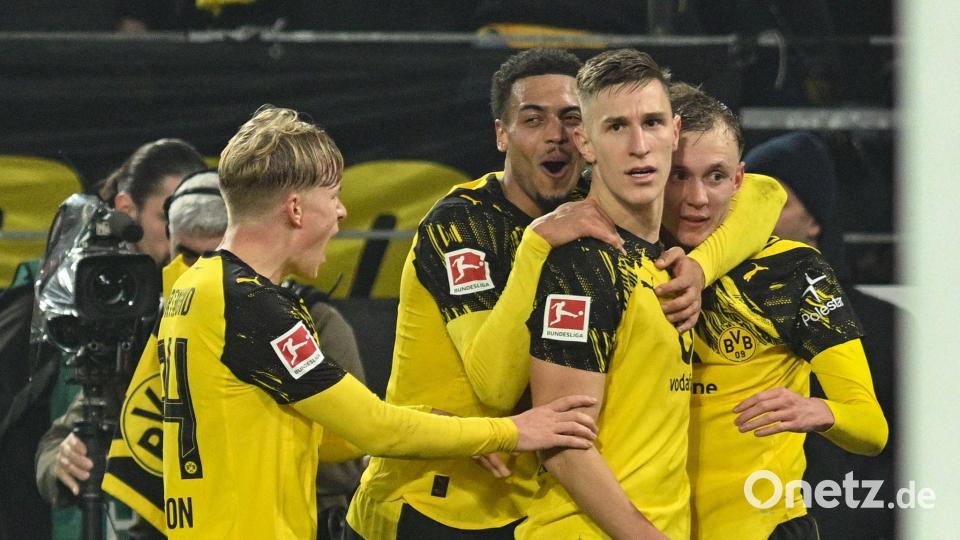 Nico Schlotterbeck (2.v.r.) genießt bei Trainer Niko Kovac hohes Ansehen. Bild: Bernd Thissen/dpa