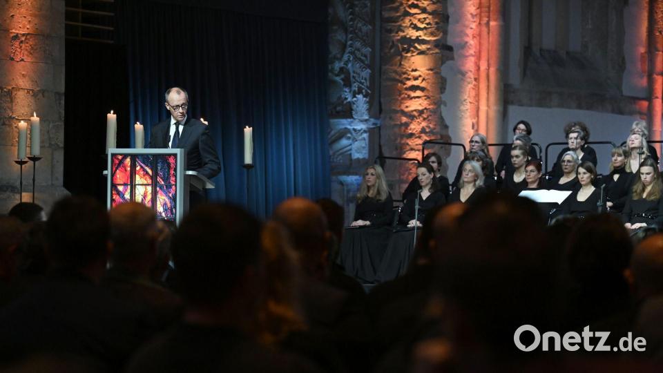 Bundeskanzler Friedrich Merz (CDU) spricht in der Johanniskirche bei der Gedenkveranstaltung für Betroffene und Hinterbliebene ein Jahr nach dem Anschlag auf dem Magdeburger Weihnachtsmarkt. Bild: Hendrik Schmidt/dpa