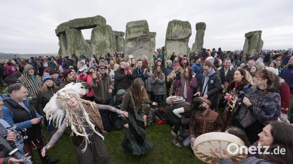 Jahr für Jahr wird am Monument Stonehenge die Wintersonnenwende gefeiert. Bild: Andrew Matthews/PA Wire/dpa