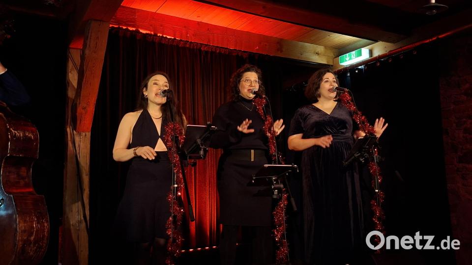 Die "Divettes" mit Margot Gerlitz, Annika Fischer und Esther Baar (von links) waren mehr als ein Background-Chor. Bild: prh