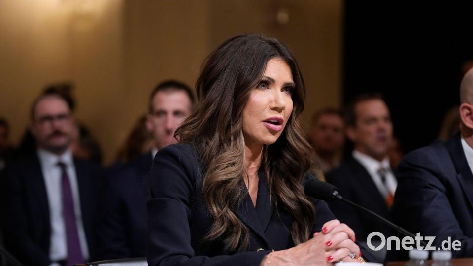 Das US-Militär hat nach Angaben von US-Heimatschutzministerin Noem erneut einen Öltanker beschlagnahmt. (Archivfoto) Bild: Mark Schiefelbein/AP/dpa