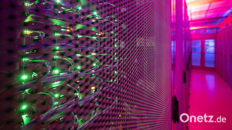 Lokale Rechenzentren schützen nicht unbedingt vor digitaler Abhängigkeit. (Symbolbild) Bild: Sebastian Gollnow/dpa