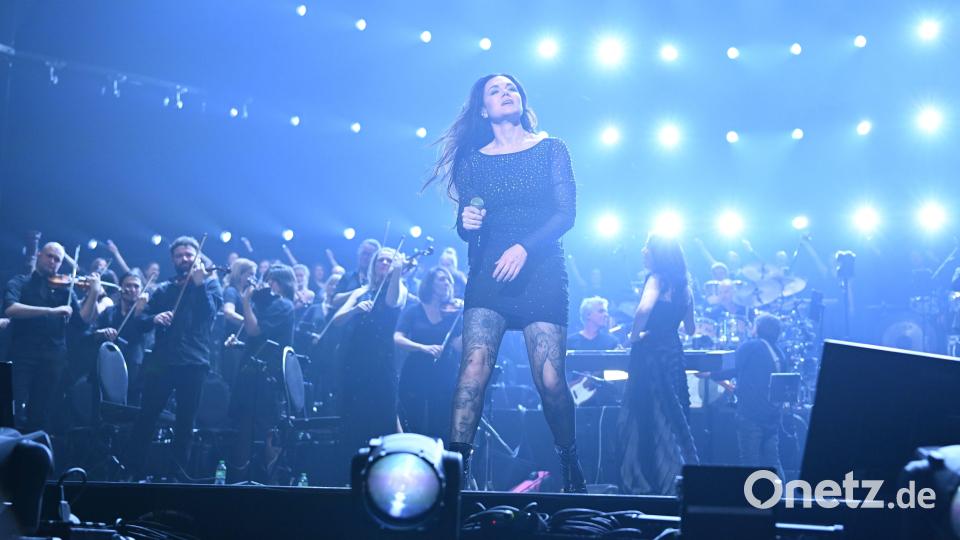 Vanessa Amorosi singt die Proms-Hymne "Music" des verstorbenen John Miles. Bild: Tobias Schwarzmeier
