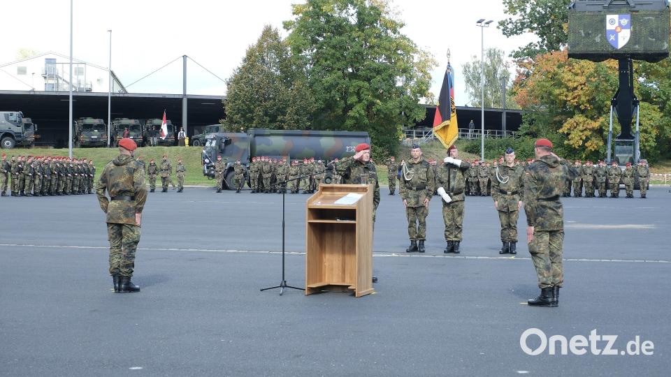 Alle Kompanien des Logistikbataillons 472 waren zum Kommandowechsel auf dem Exerzierplatz in der Gärmersdorfer Kaserne angetreten. Bild: gsp