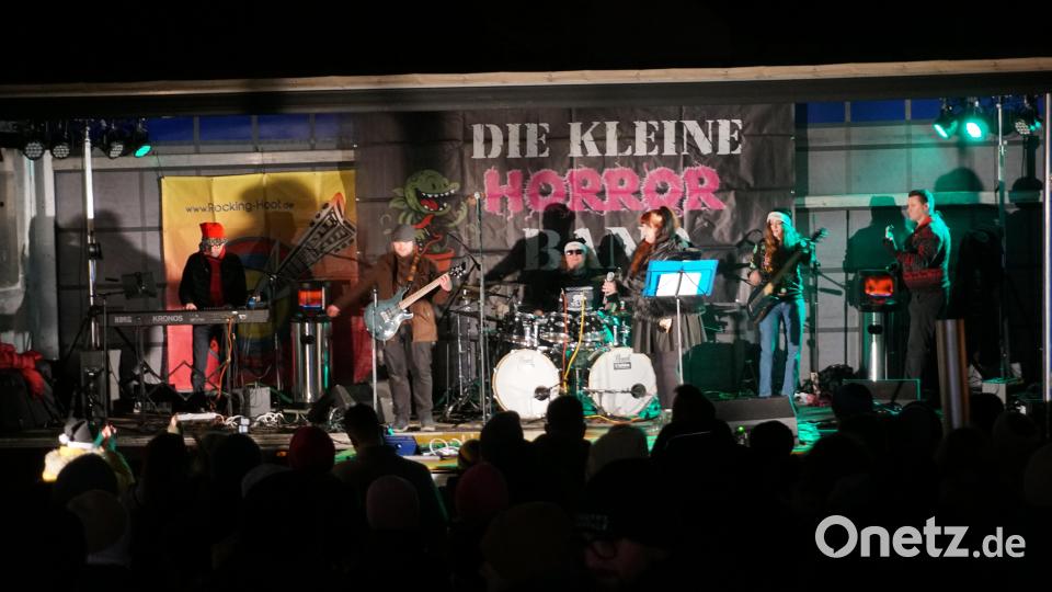 Die kleine Horrorband sorgte auch in diesem Jahr wieder auf dem Dorfplatz in Wolfring für Stimmung Bild: nib