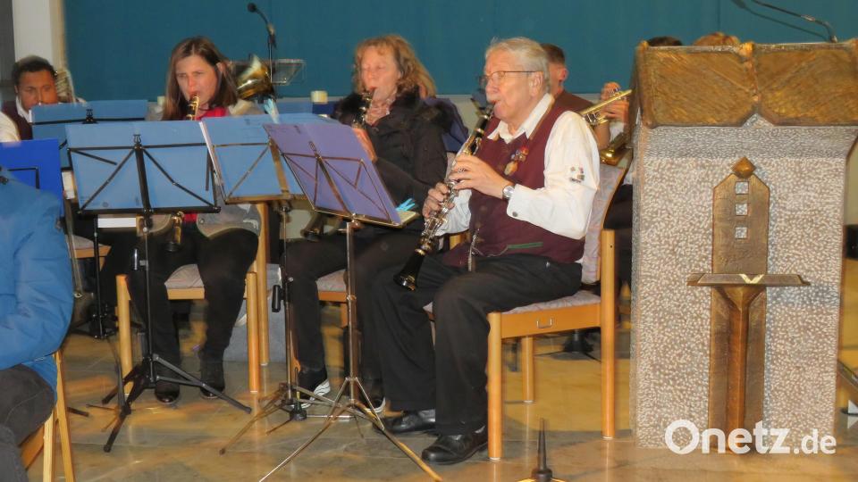 Neustädter Klarinettenmusi spielte besinnliche Weisen. Bild: adj