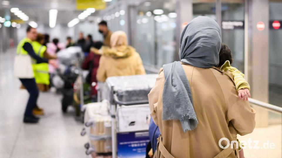 Jahrelang haben die Geflüchteten in Pakistan auf eine Einreiseerlaubnis für Deutschland gewartet. (Archivbild) Bild: Julian Stratenschulte/dpa
