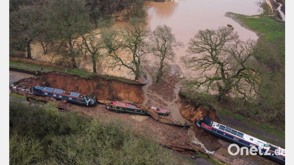 Chemiegebiet in Whitchurch unter Wasser: Erdrutsch sorgt für Großeinsatz Bild: Andy Kelvin/PA Wire/dpa