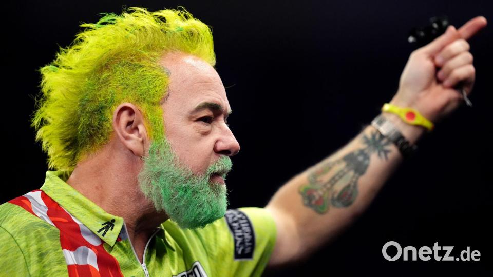 Einzigartiger Auftritt: Der zweimalige Weltmeister Peter Wright. (Archivbild) Bild: John Walton/PA Wire/dpa