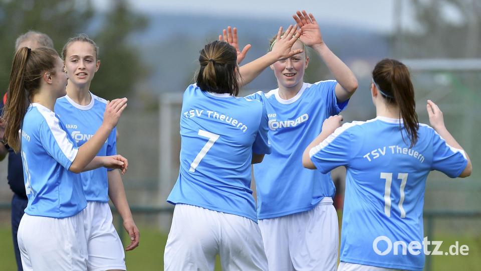 Anne Wagner (2.v.r.) trägt bereits lange das Trikot des TSV Theuern. Im Winter wechselt die Leistungsträgerin zum SV Weinberg. Archivbild: Ziegler
