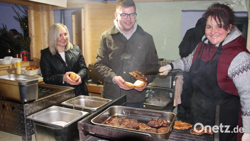 Charmant und freundlich wurde die Grillspezialitäten serviert. Bild: kro