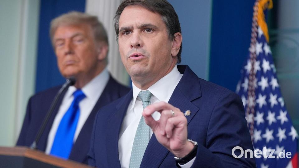 Für das plötzliche Verschwinden von Dateien aus den Epstein-Akten hat US-Vize-Justizminister Todd Blanche eine Erklärung. (Archivfoto) Bild: Manuel Ceneta/AP/dpa