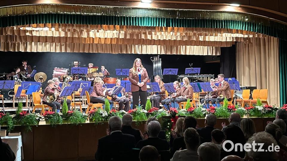 Das Jugendblasorchester präsentiert einen festlichen Mix aus traditionellen Weihnachtsliedern und Popsongs. Bild: Jane Lorenz