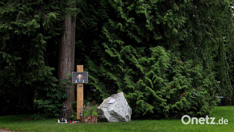 In Dahlmeiers Heimatort Garmisch-Partenkirchen gibt es eine kleine Gedenkstätte im Kurpark. (Archivbild) Bild: Karl-Josef Hildenbrand/dpa