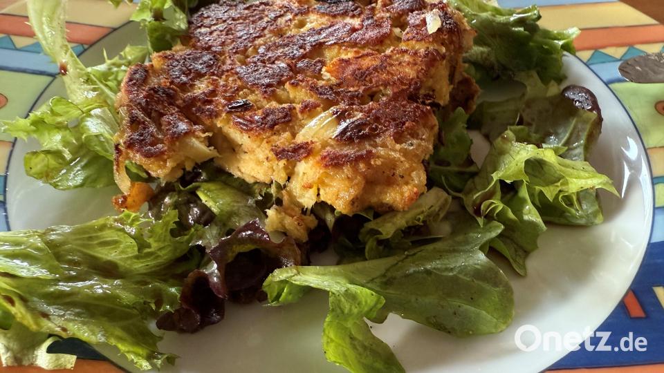 Herzhafte Semmelkücherl mit Salat machen aus der Resteverwertung nach den Festtagen eine erneute Leckerei. Bild: ils