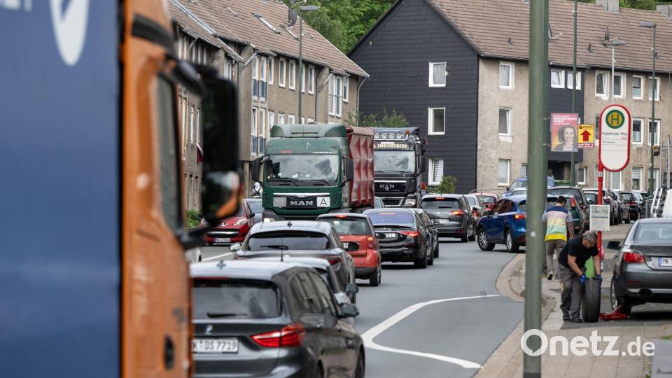 Eine regelrechte Verkehrslawine quälte sich vier Jahre lang mitten durch Lüdenscheid. (Archivbild) Bild: Bernd Thissen/dpa