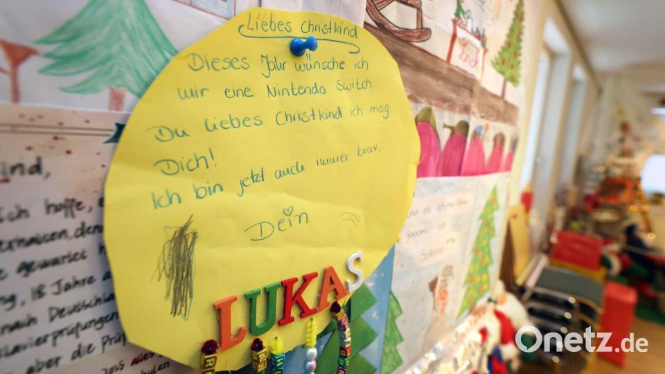 Jedes Jahr beantwortet das Christkind in Bayern Tausende Wunschzettel. (Archivbild) Bild: Karl-Josef Hildenbrand/dpa