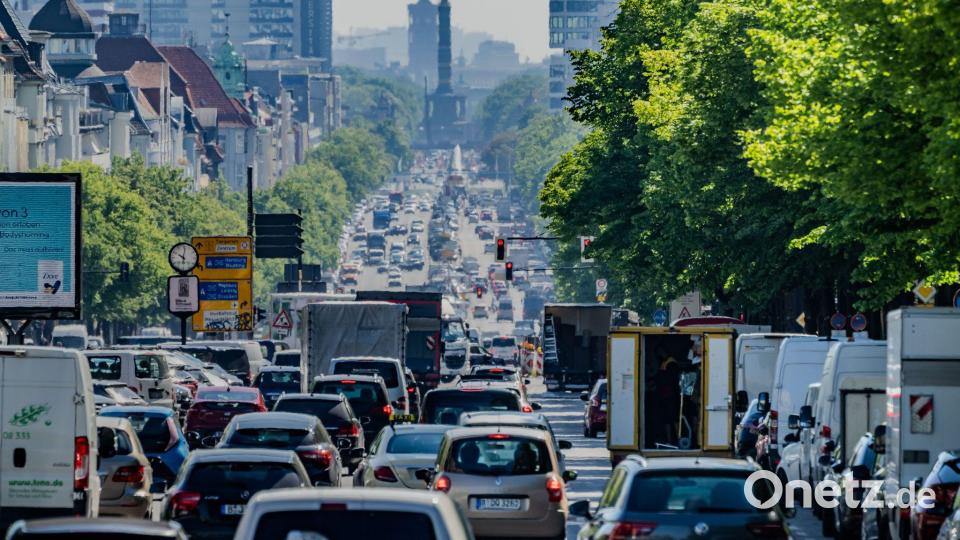 Neue Regionalklassen können die Kfz-Beiträge erhöhen oder senken. Symbolbild: Michael Kappeler/dpa