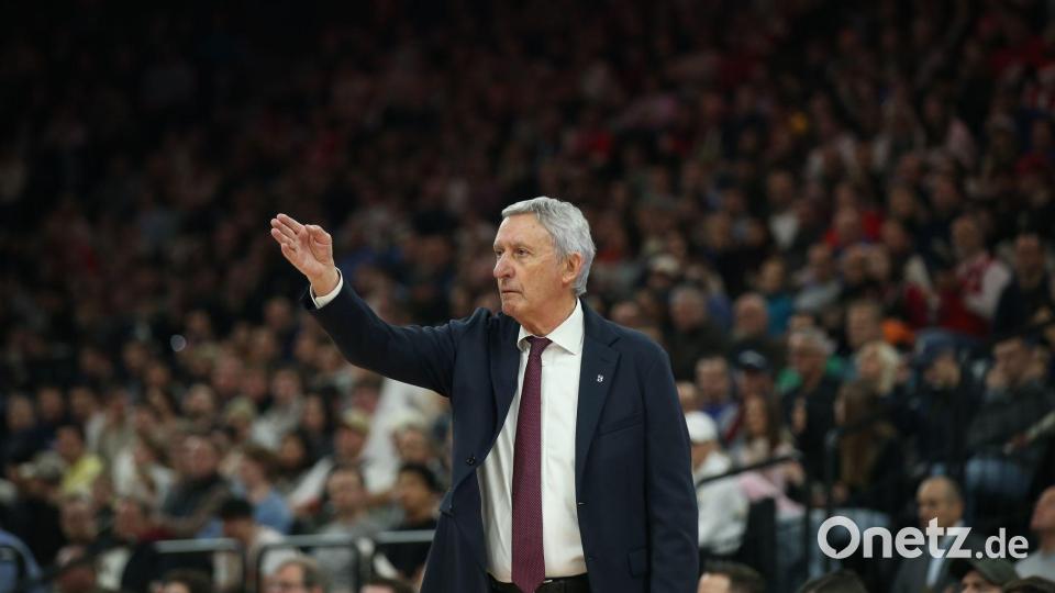 Svetislav Pesic kassierte bei seinem Trainer-Comeback in München eine Niederlage. Bild: Matthias Stickel/dpa