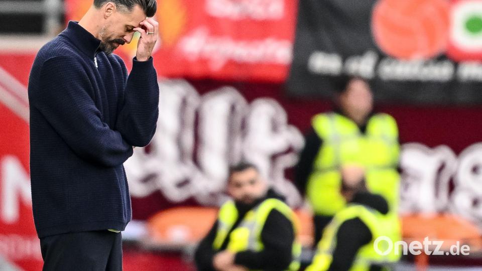 Für Sandro Wagner war in Augsburg schnell Schluss. (Archivbild) Bild: Harry Langer/dpa