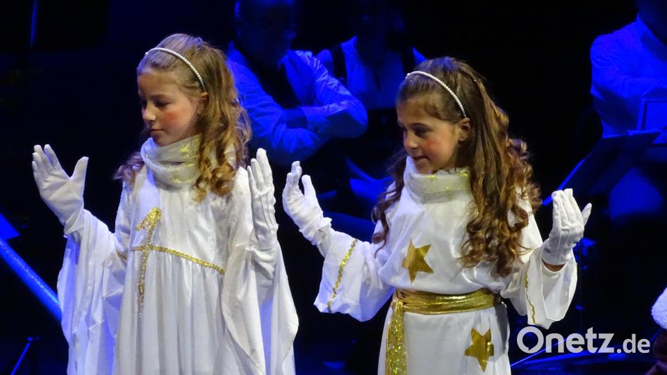 "Siehe, ich verkündige euch große Freude": Auch heuer waren die Hirtenkinder der Freudenberger Bauernbühne mit dabei und führten ein Krippenspiel auf. Bild: Wolfgang Houschka
