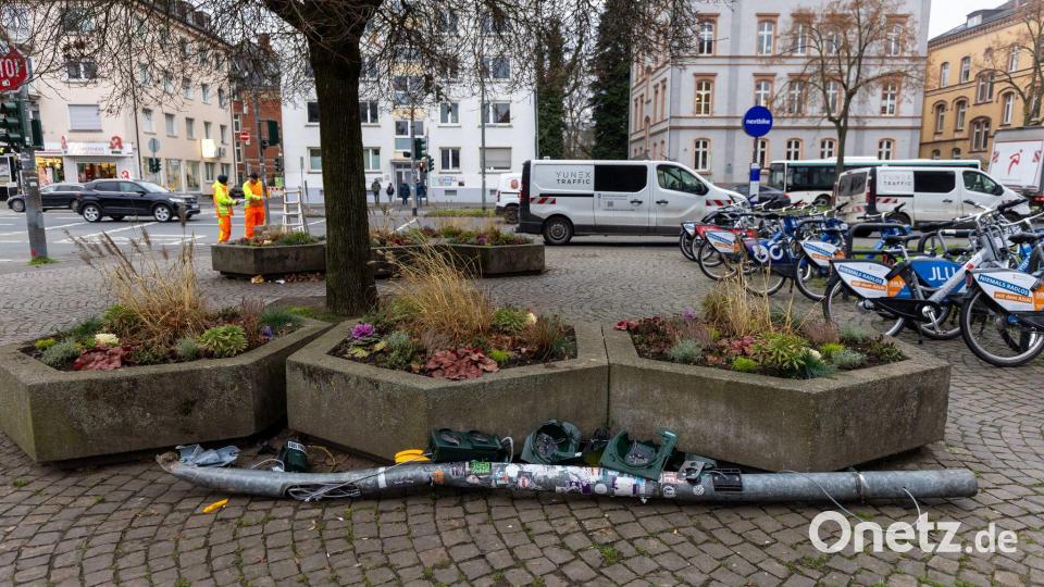 Die Ermittler vermuten eine psychische Erkrankung bei dem Autofahrer. Bild: Christian Lademann/dpa