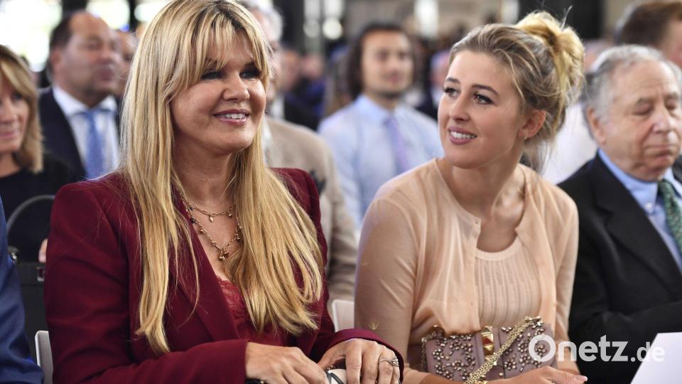 Corinna (l) und Gina Schumacher werden Teil einer ZDF-Doku übers Westernreiten sein. (Archivbild) Bild: Marius Becker/dpa