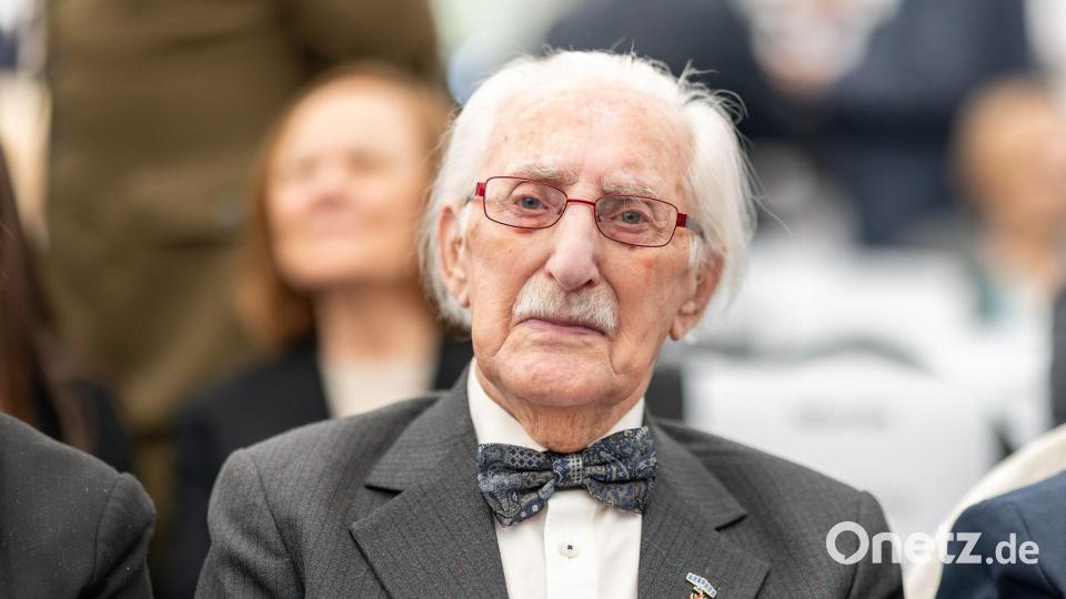 Bei Gedenkfeiern ruft Leon Weintraub regelmäßig zu mehr Humanismus auf. (Archivbild) Bild: Daniel Karmann/dpa