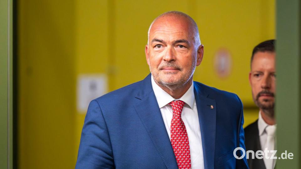 Fischer muss sich wegen des Vorwurfs der Bestechlichkeit vor dem Oberlandesgericht verantworten. (Archivbild) Bild: Peter Kneffel/dpa