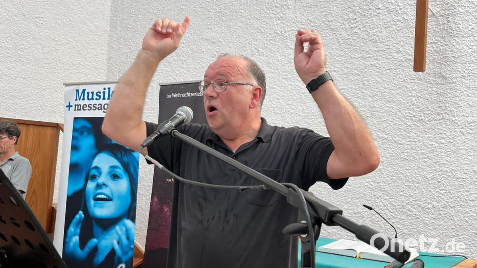 Bernhard Müllers aus Amberg leitete die Regionalprobe in Regensburg. Bild: Stiftung Creative Kirche