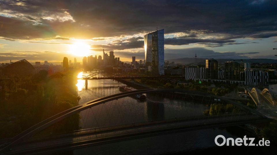 Der Finanzsektor macht Aktionären derzeit Freude. (Symbolbild) Bild: Boris Roessler/dpa