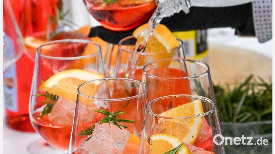 Einige Bars haben sich mittlerweile komplett auf alkoholfreie Cocktails spezialisiert. Bild: Jens Kalaene/dpa