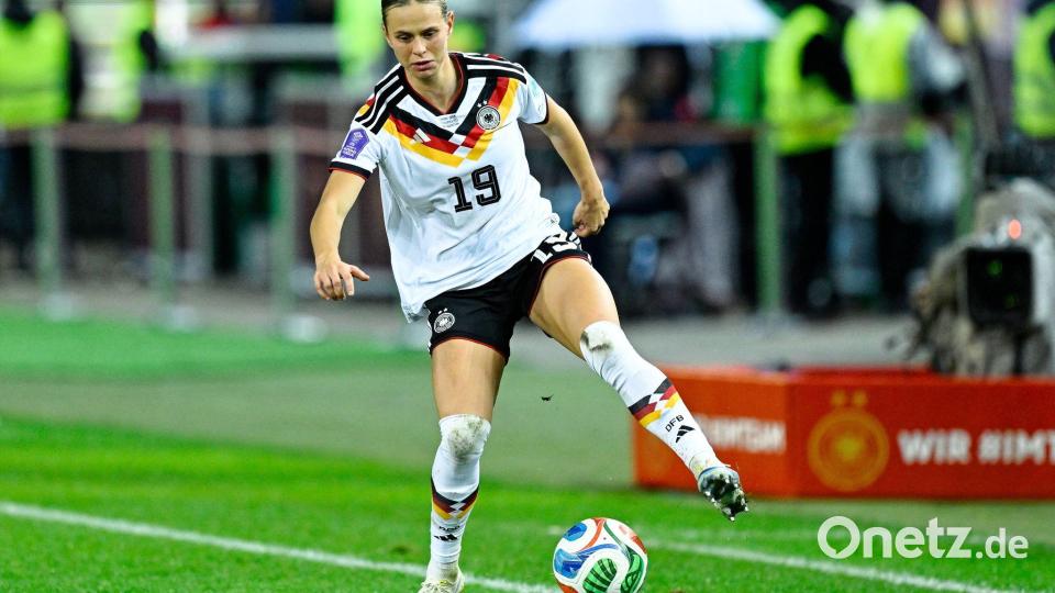 Am Ball die vielleicht beste deutsche Spielerin: Klara Bühl. (Archivbild) Bild: Uwe Anspach/dpa