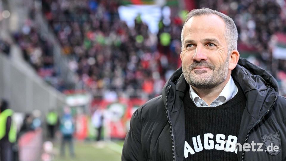 Wenn's Spaß macht: Manuel Baum macht doch als Augsburger Coach weiter. (Archivbild) Bild: Harry Langer/dpa