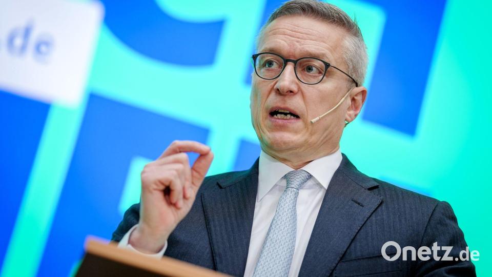 Digitalminister Karsten Wildberger (CDU) erwartet große gesellschaftliche Veränderungen durch die zunehmende Rolle von KI. (Archivbild) Bild: Kay Nietfeld/dpa