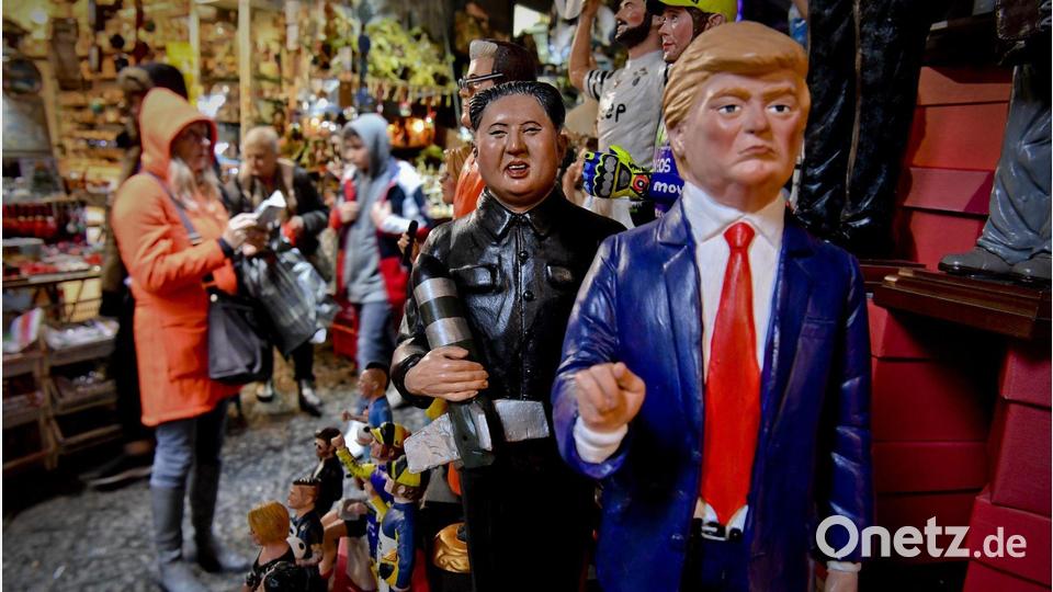 US-Präsident Donald Trump und Nordkoreas Machthaber Kim Jong Un in Neapel als Krippenfigur. (Archivbild) Bild: picture alliance / Ciro Fusco/ANSA/AP/dpa