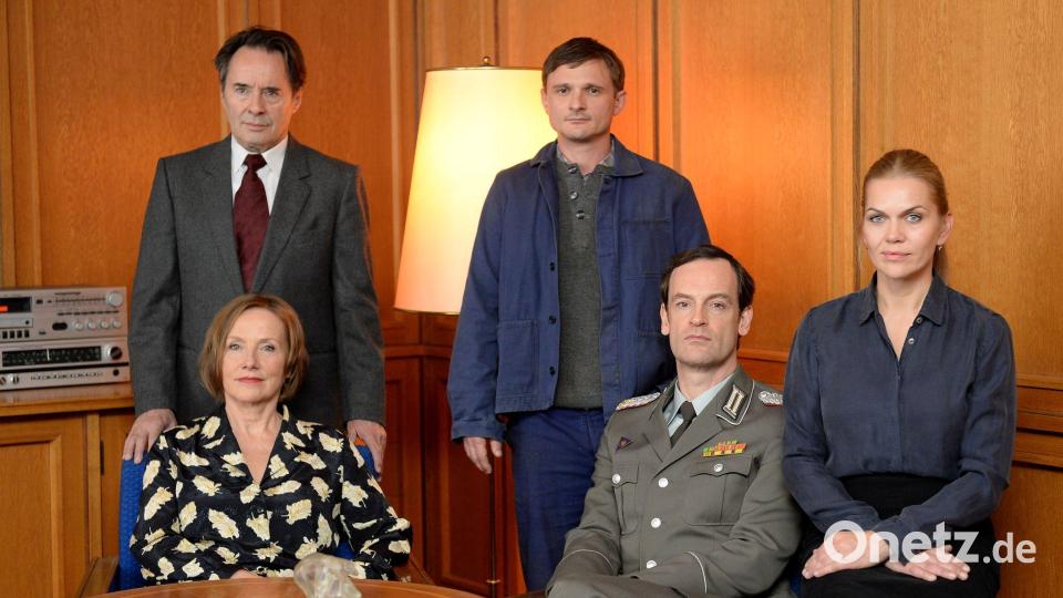 In „Weissensee“ spielte Kockisch (links) einen Stasi-Mann. Bild: Britta Pedersen/dpa