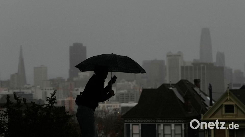 Die US-Behörden warnen vor heftigen Regenfällen und Sturzfluten. Bild: Jeff Chiu/AP/dpa