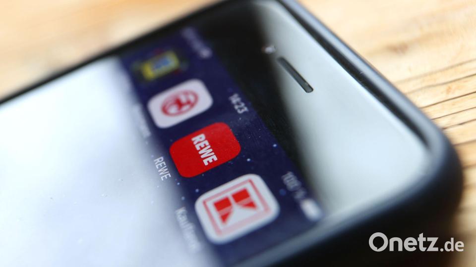 Verbraucher sollen nach dem Willen der Grünen im Bundestag per App die günstigsten Lebensmittel finden können. (Symbolbild) Bild: Karl-Josef Hildenbrand/dpa/dpa-tmn