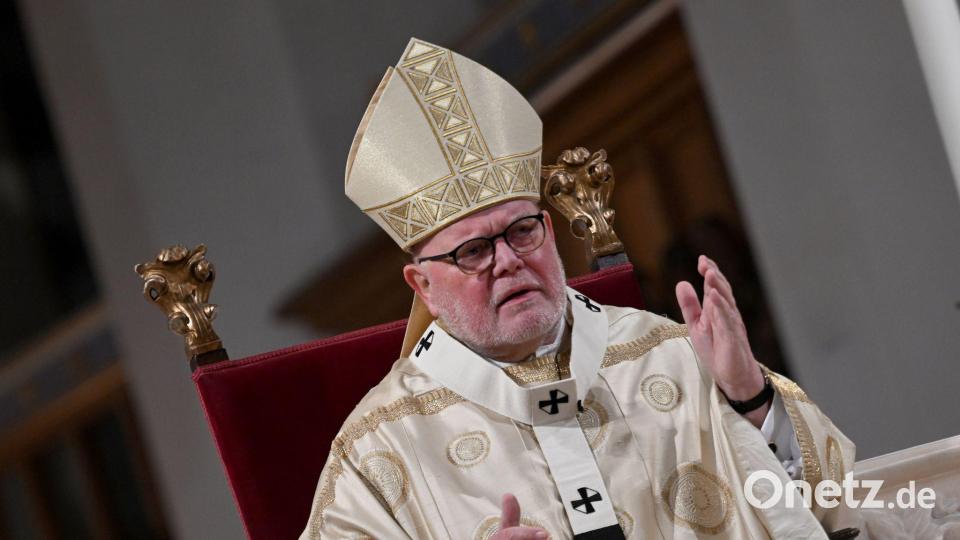 Kardinal Reinhard Marx spricht während der Christmette im Münchner Dom. Bild: Felix Hörhager/dpa