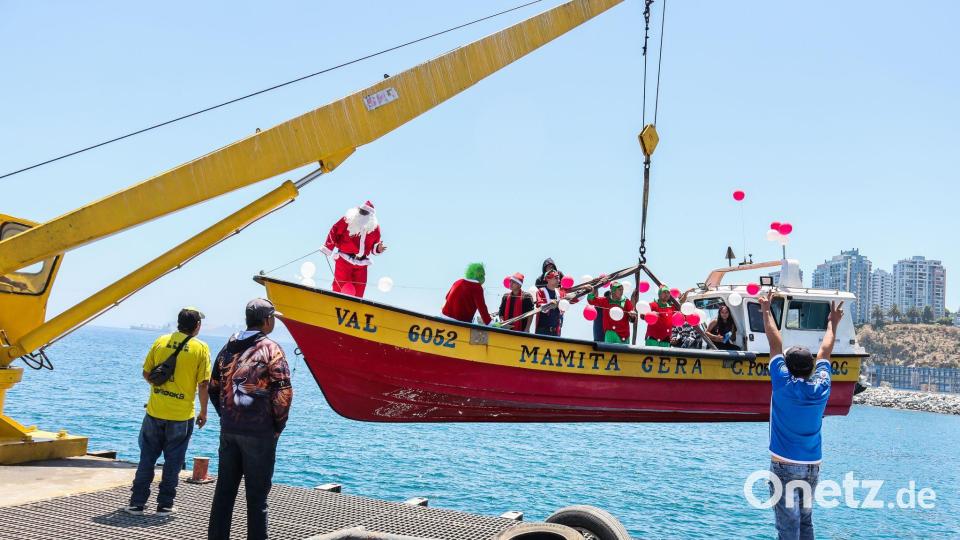Weihnachtsmann kommt per Boot: Fischer feiern Weihnachten in Valparaíso, Chile Bild: Cristobal Basaure Araya/SOPA Images via ZUMA Press Wire/dpa