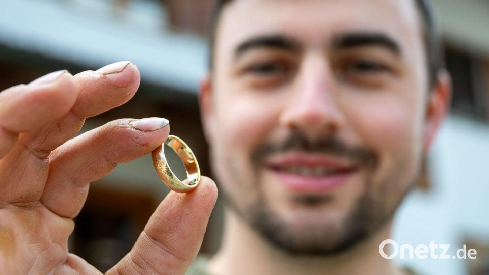 Was ein Metzger im Magen der Kuh „Herzal“ fand, war nicht nur für ihn eine Überraschung. (Archivbild) Bild: Armin Weigel/dpa