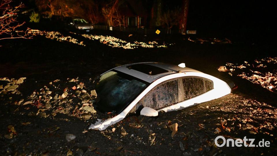 Wo im Januar noch heftige Brände wüteten, drohten nun Erdrutsche und Schlammlawinen. Bild: Wally Skalij/FR159296 AP/AP/dpa