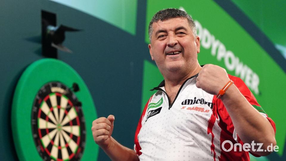 Mensur Suljovic kündigt gegen Topfavorit Littler volle Offensive an. (Archivbild) Bild: Bradley Collyer/PA Wire/dpa