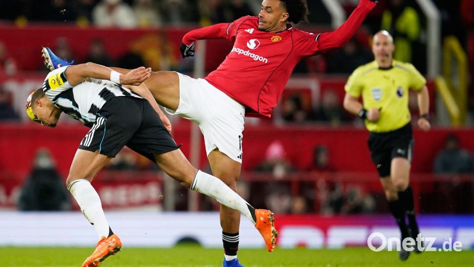 Newcastle-Verteidiger Malick Thiaw war in der zweiten Hälfte fast nur noch in der Hälfte von Manchester United. Bild: Dave Thompson/AP/dpa