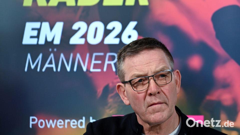 Für Bundestrainer Alfred Gislason geht es bei der Handball-EM auch um die Sicherung seines Jobs. (Archivbild) Bild: Federico Gambarini/dpa