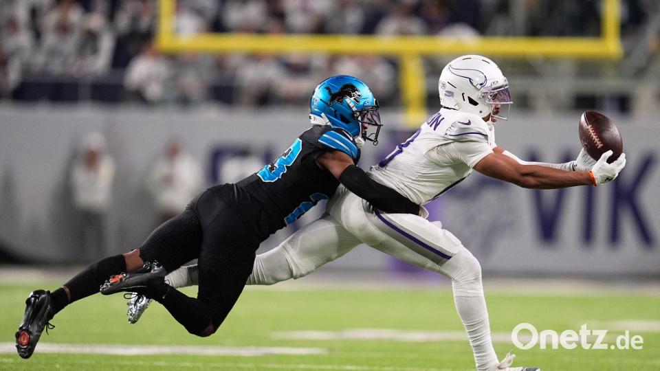 Minnesota Vikings Wide Receiver Justin Jefferson (r) fängt einen Pass. Bild: Abbie Parr/AP/dpa