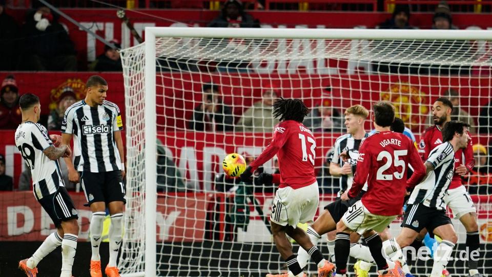 Mit einem fulminanten Volleyschuss schoss Patrick Dorgu Manchester United in Führung. Bild: Dave Thompson/AP/dpa