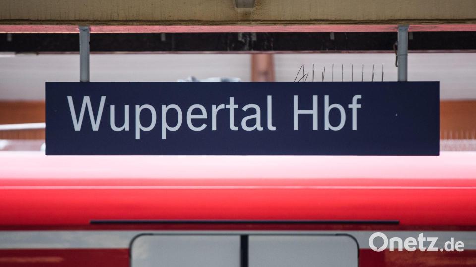 Am Wuppertaler Hauptbahnhof halten während der fünfmonatigen Bauphase überhaupt keine Fernzüge. (Archivbild) Bild: Marcel Kusch/dpa
