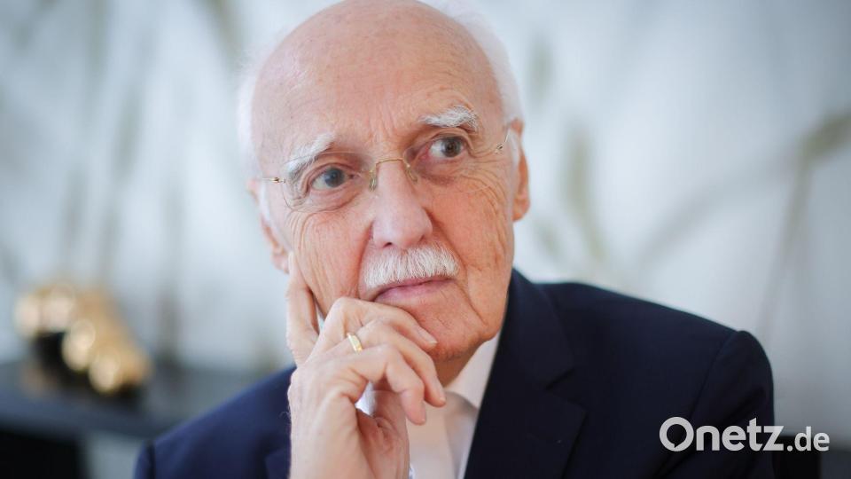 Überraschend viele Deutsche blicken mit Optimismus auf das neue Jahr, findet der Hamburger Zukunftsforscher Horst Opaschowski. (Archivbild) Bild: Christian Charisius/dpa